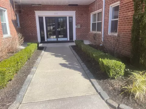 111 S Centre Ave #2-PP, Rockville Centre, NY 11570