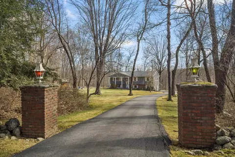 15 Brightview Ct, Mahopac, NY 10541