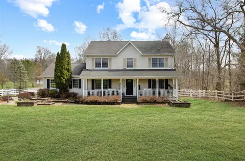 2 Sean Ct, Rock Tavern, NY 12575