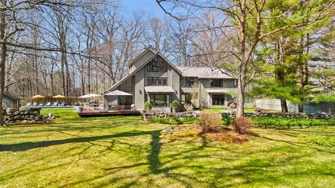 85 Girdle Ridge Rd, Katonah, NY 10536