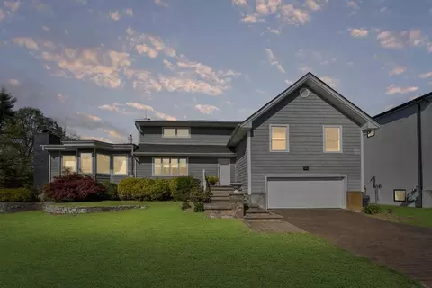 564 Rica Ln, Woodmere, NY 11598