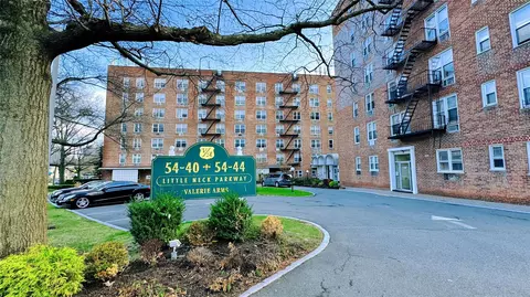 54-40 Little Neck Pkwy #6B, New York, NY 11362