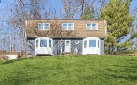 7 Ash Ct, Clarkstown, NY 10956