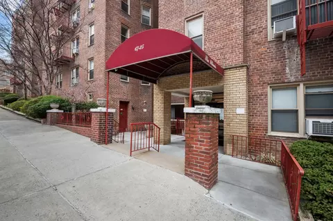 67-25 Clyde St #6N, New York, NY 11375