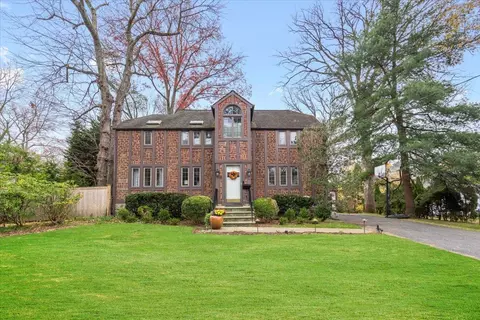 18 Holly Ln, Rye, NY 10580
