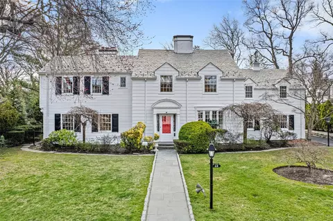28 Ridgecroft Rd, Bronxville, NY 10708