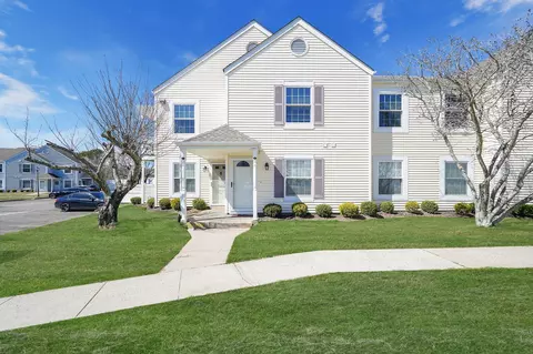 80 Fairview Cir, Middle Island, NY 11953
