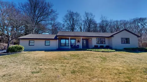 1 Peach St, Wading River, NY 11792
