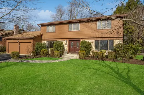 131 Barton Rd, White Plains, NY 10605