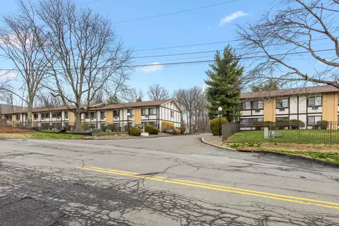 704 Tudor Hl, Clarkstown, NY 10954