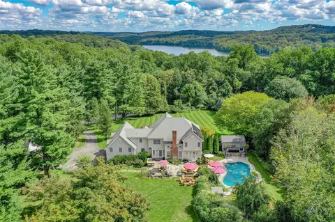 3 Twin Knolls Dr, Katonah, NY 10536