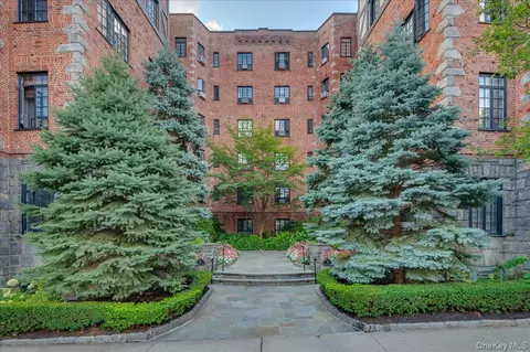 45 Pondfield Rd W #4C, Bronxville, NY 10708