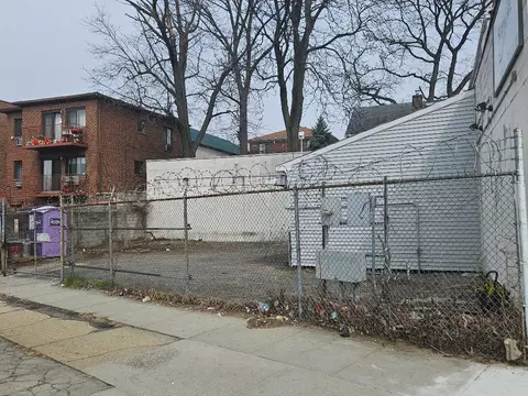 9215 Astoria Blvd, New York, NY 11369