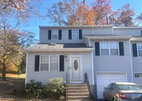 2 Elm Ct, Fishkill, NY 12524