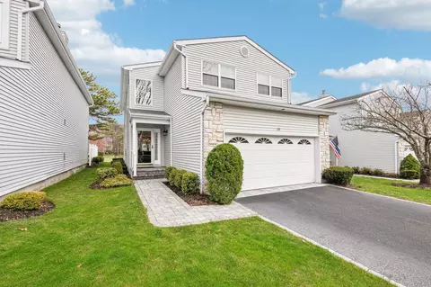 15 Colony Dr #15, Holbrook, NY 11741