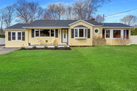 6 Epson Crse, Brookhaven, NY 11719