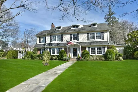 127 Newmarket Rd, Garden City, NY 11530