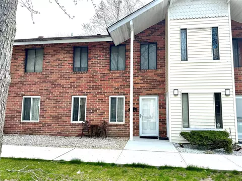 23 Kiowa Ct #23, Coram, NY 11727