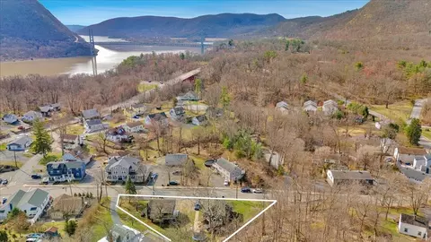 111 Firefighters Memorial Dr, Highlands, NY 10922