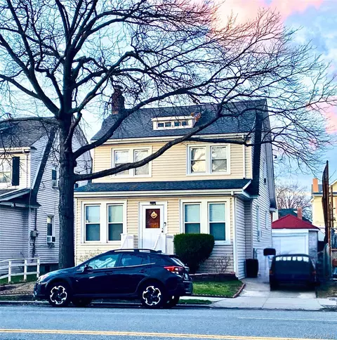 9249 Springfield Blvd, New York, NY 11428