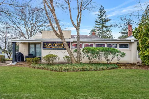 1048 Old Country Rd, North Hempstead, NY 11590