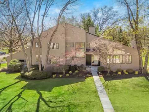 6 Fairway Dr, Mamaroneck, NY 10543