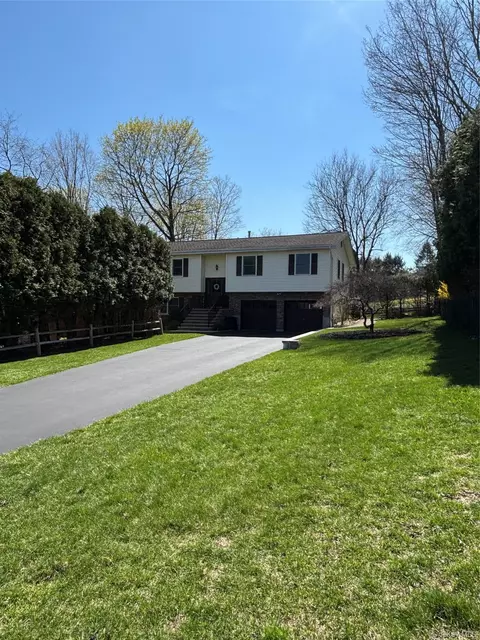 8 Cartwright Rd, Stony Point, NY 10980