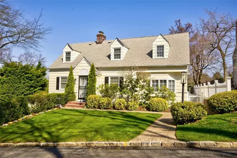 55 Virginia Dr, North Hempstead, NY 11030