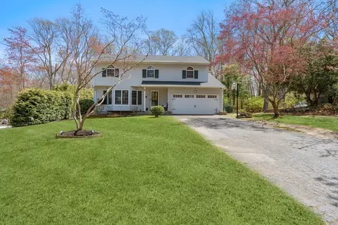 14 Victory Knoll Path, Miller Place, NY 11764