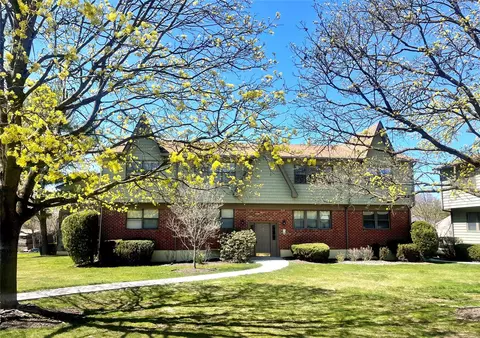 34 Milford Ln, Ramapo, NY 10901