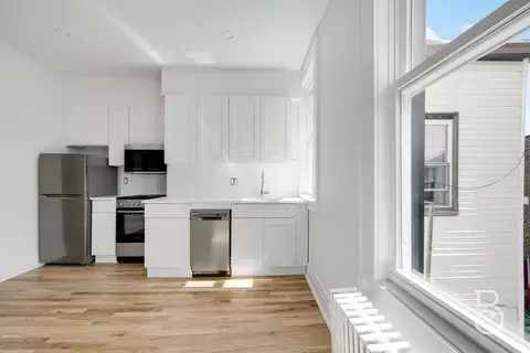 23-77 32nd St, Astoria, NY 11105