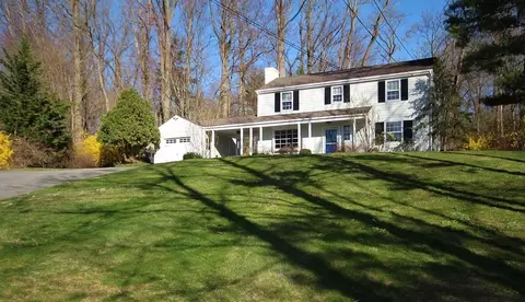 96 River Rd, Briarcliff Manor, NY 10510