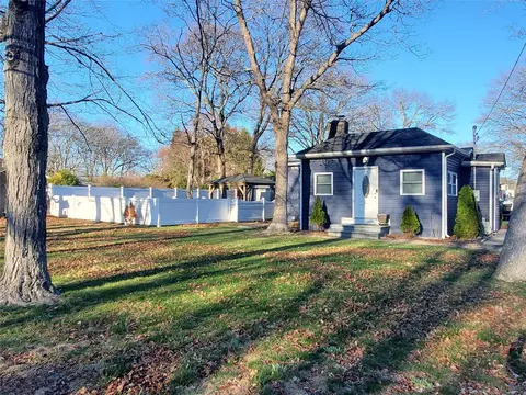 95 Lake Promenade, Lake Ronkonkoma, NY 11779