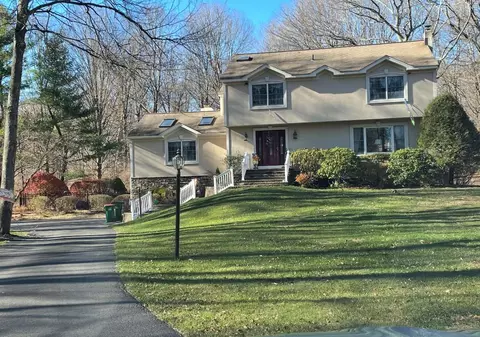 13 Carlson Ter, Fishkill, NY 12524