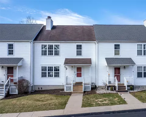 103 Mohawk Trl, Pawling, NY 12564