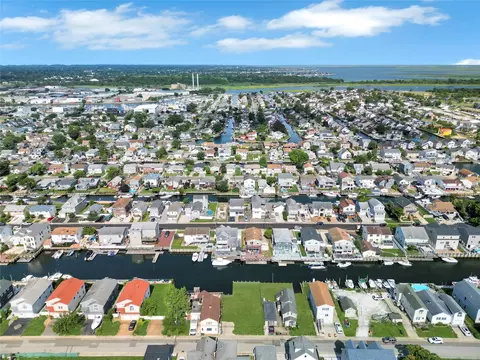 215 Sportsmans Ave, Hempstead, NY 11520