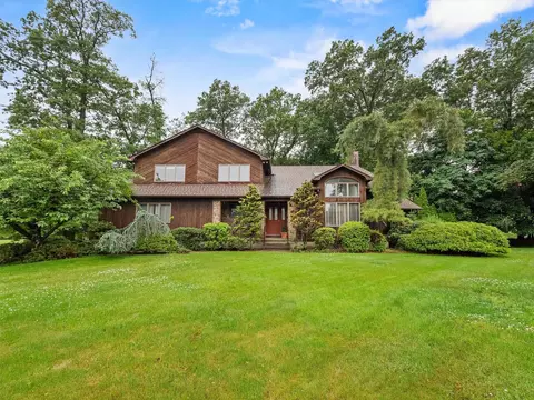 1 Carlton Ct, Clarkstown, NY 10956