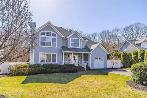 18 Gladysz Way, Port Jefferson, NY 11777