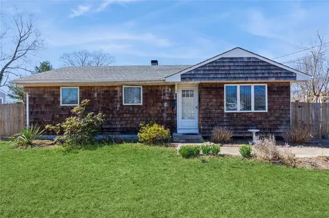 2710 Connecticut Ave, Medford, NY 11763