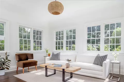 945 New Suffolk Ave, Mattituck, NY 11952