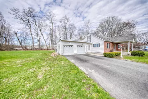 8 Didio Ln, Montgomery, NY 12549