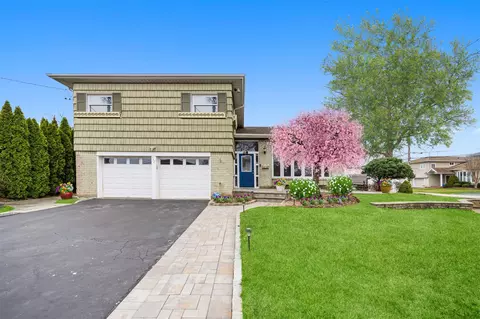 732 Bonnie Dr, Baldwin, NY 11510