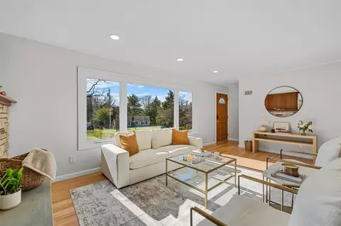 21 Colburn Dr, Poughkeepsie, NY 12603