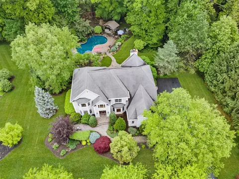 21 Golf Course Dr, Ramapo, NY 10901