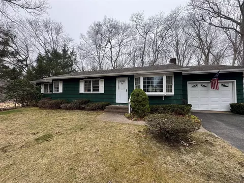 1215 Middle Line Hwy, Sag Harbor, NY 11963