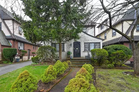 32-10 167 St, Flushing, NY 11358
