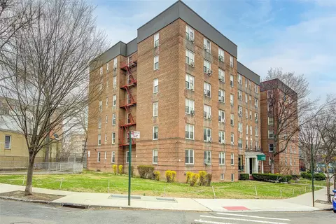 142-35 84th Dr #6H, New York, NY 11435