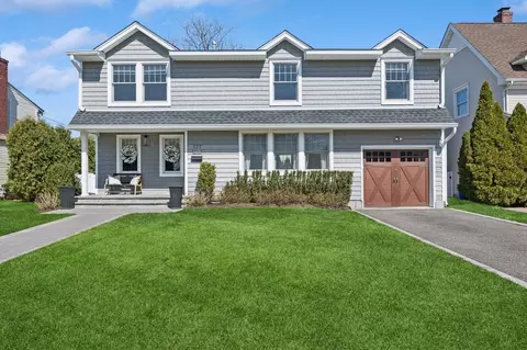 171 Willow St, Garden City, NY 11530