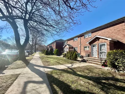 56-40 184 St #B, Fresh Meadows, NY 11365