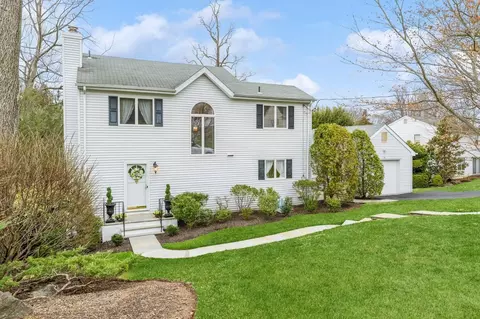 16 Greenvale Pl, Scarsdale, NY 10583